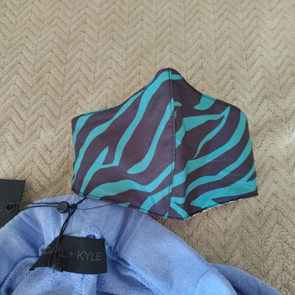 Kendall + Kyle Large Sweatpants - Picture 11 of 16